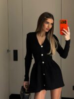 Женское Прителенное Черное Трикотажное Платье Мини на Пуговицах с V-вырезом