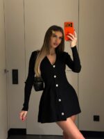 Женское Прителенное Черное Трикотажное Платье Мини на Пуговицах с V-вырезом