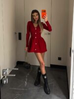 Женское Приталенное Красное Трикотажное Платье Мини на Пуговицах с V-вырезом