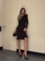 Женское Облегающее Коричневое Платье Миди с Пуговицами и Рюшами