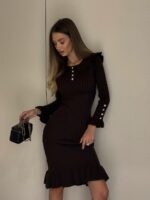 Женское Облегающее Коричневое Платье Миди с Пуговицами и Рюшами