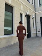 Женское Длинное Коричневое Платье Макси с Поясом и Удлиненными Рукавами