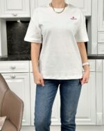 Женская Базовая Белая Футболка Свободного Кроя с Маленькой Вышивкой