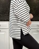 Женская Объемная Белая Футболка Оверсайз в Черную Полоску