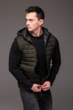 Мужская Базовая Стеганая Жилетка Безрукавка Хаки с Капюшоном