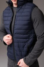 Мужская Базовая Стеганая Темно-Синяя Жилетка Безрукавка с Капюшоном