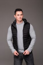 Мужская Базовая Стеганая Черная Жилетка Безрукавка с Капюшоном