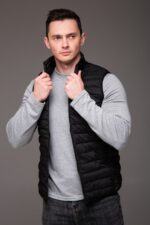 Мужская Базовая Стеганая Черная Жилетка Безрукавка с Капюшоном