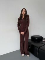 Женский Базовый Коричневый Костюм Двойка - Приталенная Кофта на Кнопках + Свободные Штаны