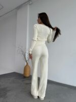 Женский Базовый Молочный Костюм из Фактурной Ткани - Асимметричная Кофта + Свободные Штаны