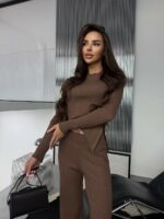 Женский Базовый Костюм Мокко из Фактурной Ткани - Асимметричная Кофта + Свободные Штаны