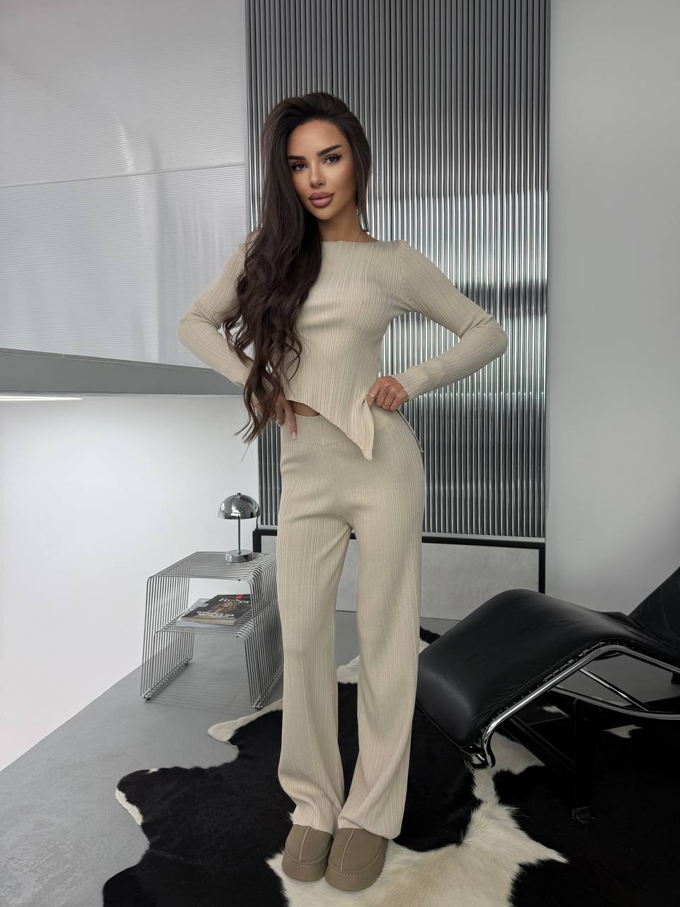 photo_2026-02-20_06-38-08 Женский Базовый Бежевый Костюм из Фактурной Ткани - Асимметричная Кофта + Свободные Штаны