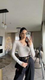 Женская Базовая Белая Кофта Лонгслив с Кружевом