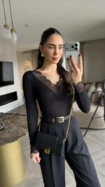 Женская Базовая Черная Кофта Лонгслив с Кружевом