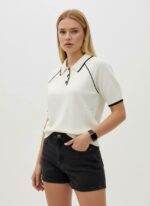 Женская Молочная Футболка Поло - Классическая с Воротником и Контрастной Окантовкой