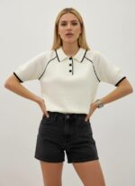Женская Молочная Футболка Поло - Классическая с Воротником и Контрастной Окантовкой