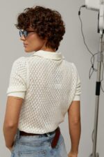 Женская Ажурная Белая Футболка Поло в Ромбик с Воротником на Замочке