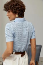 Женская Ажурная Голубая Футболка Поло в Ромбик с Воротником на Замочке