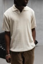 Мужская Базовая Трикотажная Молочная Футболка Свободного Кроя с Воротником Поло