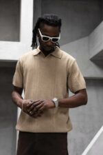 Мужская Базовая Трикотажная Бежевая Футболка Свободного Кроя с Воротником Поло