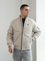 Мужская Демисезонная Светло-Серая Куртка Бомбер Свободного Кроя с Высокой Горловиной