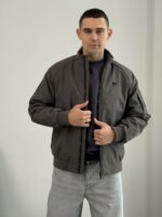 Мужская Демисезонная Темно-Серая Куртка Бомбер Свободного Кроя с Высокой Горловиной