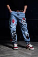 Мужские Голубые Джинсы Джоггеры Свободного Кроя в Принтах