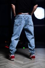 Мужские Голубые Джинсы Джоггеры Свободного Кроя в Принтах