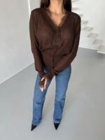 Женская Приталенная Полупрозрачная Коричневая Кофта на Пуговицах с Кружевом