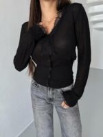 Женская Приталенная Полупрозрачная Черная Кофта на Пуговицах с Кружевом
