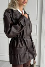 Женская Демисезонная Коричневая Кожаная Куртка Кора - Удлиненная с Затяжками на Талии