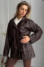 Женская Демисезонная Коричневая Кожаная Куртка Кора - Удлиненная с Затяжками на Талии