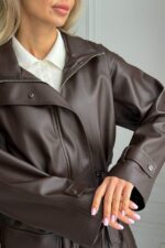 Женская Демисезонная Коричневая Кожаная Куртка Кора - Удлиненная с Затяжками на Талии