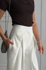 Женские Широкие Молочные Брюки Венда Свободного Кроя со Складками