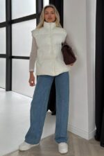 Женская Глянцевая Стеганая Белая Жилетка Айви Оверсайз с Высоким Горлом Стойкой