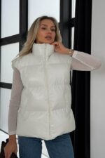 Женская Глянцевая Стеганая Белая Жилетка Айви Оверсайз с Высоким Горлом Стойкой