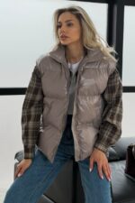 Женская Глянцевая Стеганая Жилетка Айви Мокко Оверсайз с Высоким Горлом Стойкой