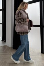 Женская Глянцевая Стеганая Жилетка Айви Мокко Оверсайз с Высоким Горлом Стойкой