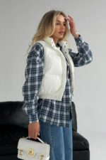 Женская Укороченная Белая Жилетка Безрукавка Скай с Воротником Стойкой