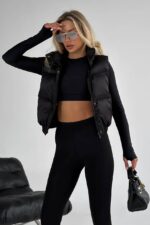 Женская Укороченная Черная Жилетка Безрукавка Скай с Воротником Стойкой