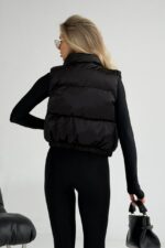 Женская Укороченная Черная Жилетка Безрукавка Скай с Воротником Стойкой