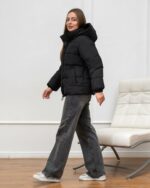 Женская Демисезонная Черная Куртка Прямого Крою с Капюшоном