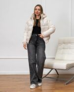 Женская Демисезонная Молочная Куртка с Резинкой Внизу и на Маежетах