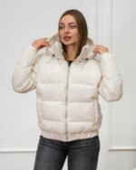 Женская Демисезонная Молочная Куртка с Резинкой Внизу и на Маежетах