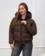 Женская Демисезонная Коричневая Куртка с Резинкой Внизу и на Маежетах