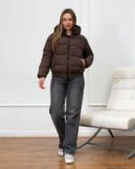 Женская Демисезонная Коричневая Куртка с Резинкой Внизу и на Маежетах