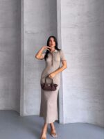 Женское Длинное Приталенное Трикотажное Мокко Платье Поло с Короткими Рукавами