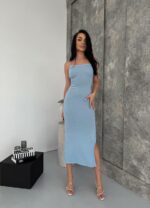 Женское Длинное Трикотажное Голубое Платье на Бретелях с Шнуровкой на Спине и Разрезом на Ноге