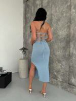 Женское Длинное Трикотажное Голубое Платье на Бретелях с Шнуровкой на Спине и Разрезом на Ноге