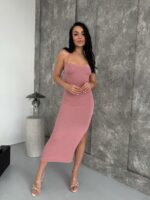 Женское Длинное Трикотажное Пудровое Платье на Бретелях с Шнуровкой на Спине и Разрезом на Ноге